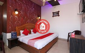Oyo 75956 Hotel Grand